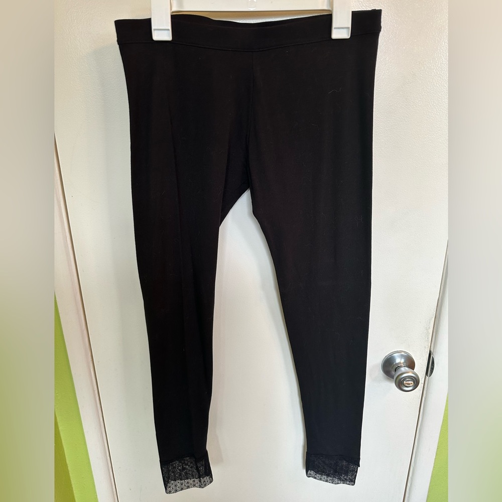 Forever 21 Twist Leggings with Key Detail - Picture 2 of 4